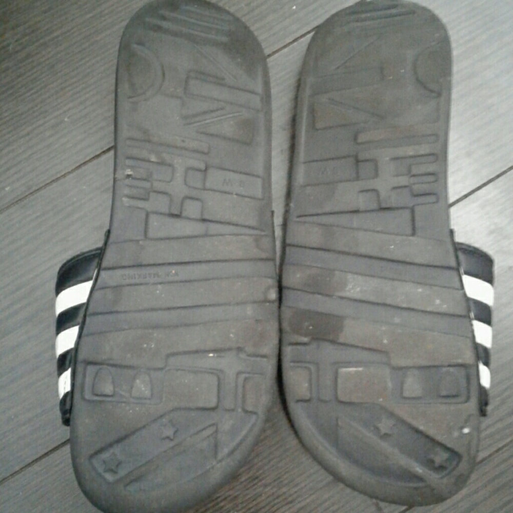 Adidas Slides 9 - Picture 2 of 2